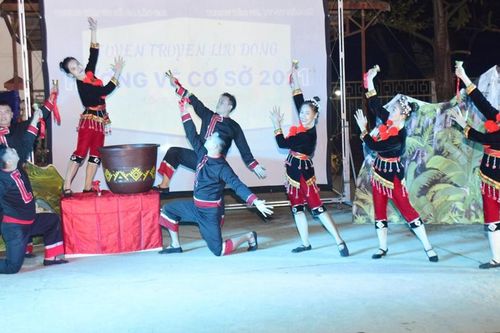 Trung tâm Văn hóa và Điện ảnh tỉnh Lào Cai tuyên truyền lưu động tại huyện Bắc Hà