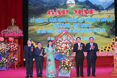 Gặp mặt kỷ niệm 55 năm Ngày thành lập huyện Si Ma Cai