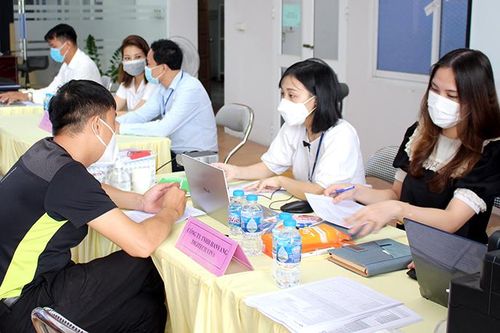 Tháo gỡ khó khăn, giải quyết việc làm cho người lao động
