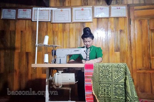 Chi hội trưởng phụ nữ gương mẫu
