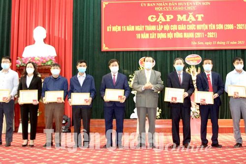 Gặp mặt kỷ niệm 15 năm Ngày thành lập Hội Cựu giáo chức huyện Yên Sơn