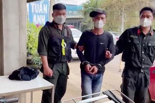 Nghẹt thở vây bắt kẻ nghiện, dùng súng khống chế con tin