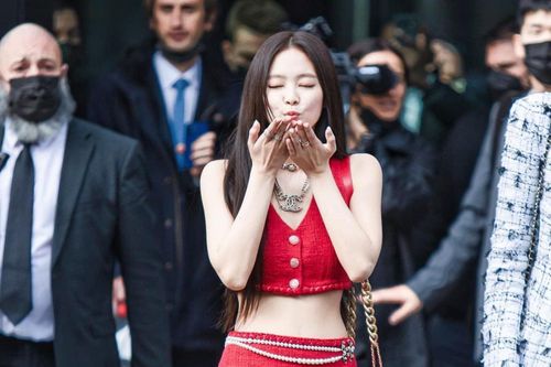 Phía sau lời mời ăn tối giá 40.000 USD với Jennie