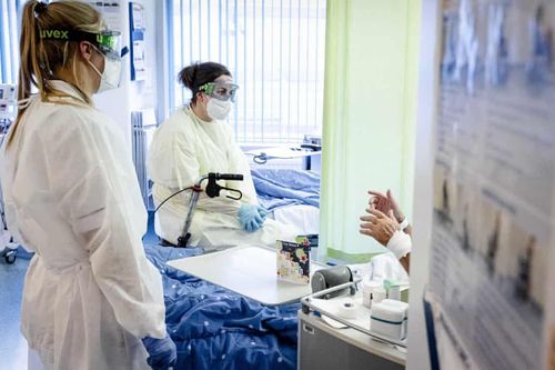 Quốc gia Tây Âu đầu tiên tái phong tỏa