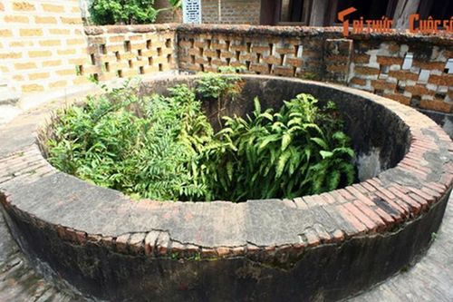 Cận cảnh giếng cổ Đường Lâm trước khi bị đoàn làm phim 'vẽ bậy'