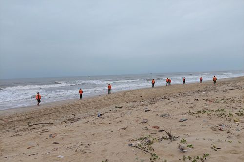 Quảng Bình: Thuyền nan bị sóng đánh chìm, một ngư dân mất tích
