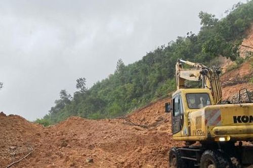 Khắc phục sạt lở trên đèo Khánh Lê, thông tuyến Nha Trang - Đà Lạt