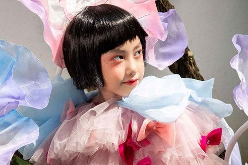 Mẫu nhí 6 tuổi Suri Quỳnh Anh hóa công chúa nhỏ giữa rừng xanh