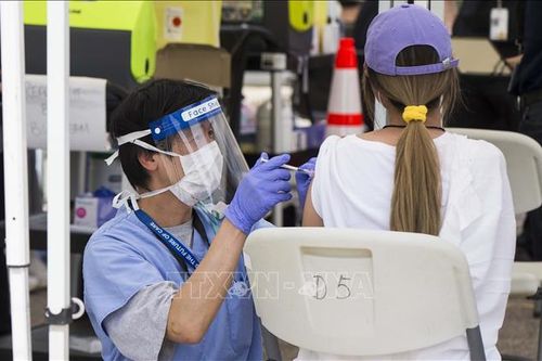 Giới chuyên gia Canada cảnh báo nguy cơ do nhiều người chưa tiêm vaccine