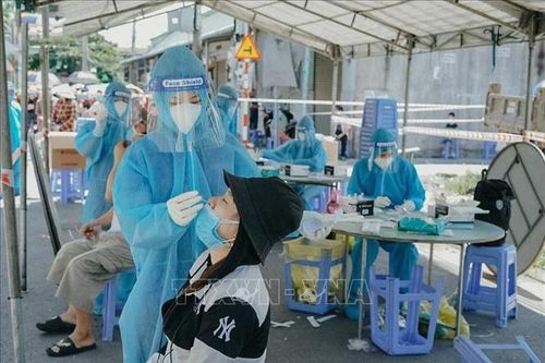 Bình Dương yêu cầu các cơ sở y tế áp dụng đúng giá xét nghiệm