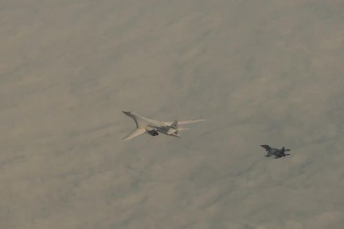 Nga điều 'Thiên nga Trắng' Tu-160 bay vòng quanh không phận Belarus, dằn mặt Ba Lan