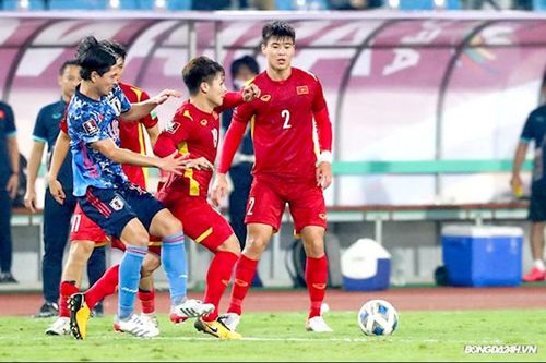 Khoảng cách đâu chỉ là 1 bàn