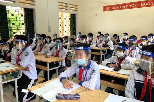 Vận động 100% học sinh thực hiện đầy đủ việc tiêm vắc xin phòng COVID-19 theo kế hoạch của UBND tỉnh