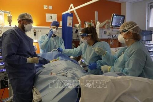 Thế giới vượt 5 triệu ca tử vong; châu Âu vẫn 'soán ngôi' tâm dịch