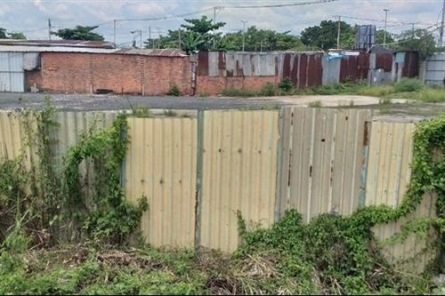 Khổ sở vì nhờ người thân đứng tên mua đất