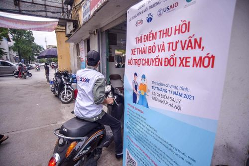 Ngày đầu Hà Nội thí điểm đổi xe máy: Ít xe cũ, ít người biết