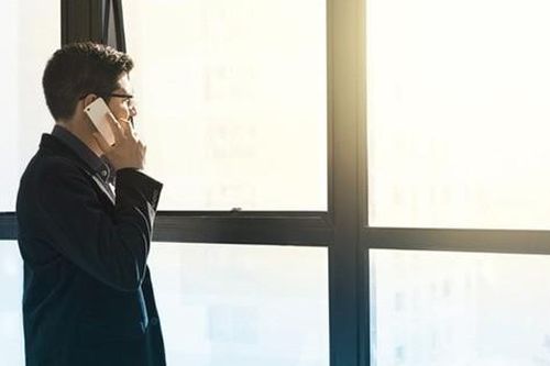 Vợ ở cữ thì chồng 'trốn' đi công tác hẳn 3 tháng trời, lúc về nghe mẹ vợ tuyên bố mà anh ta ngã gục vì ân hận