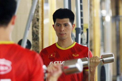 Trung vệ Đình Trọng không kịp bình phục đấu Ả Rập Xê Út