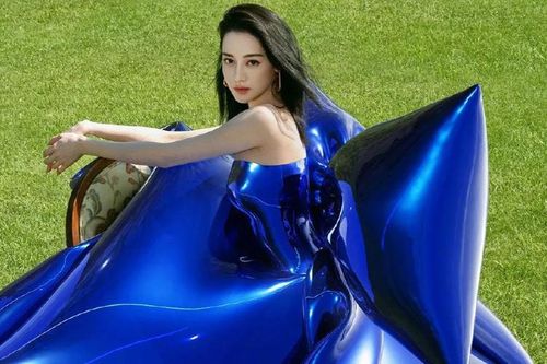 Thời trang thật, ảo lẫn lộn