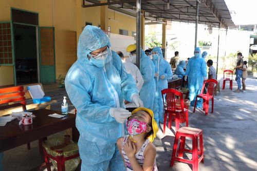 Quảng Ngãi, Khánh Hòa tiêm vaccine phòng COVID-19 cho trẻ từ 12 đến 17 tuổi