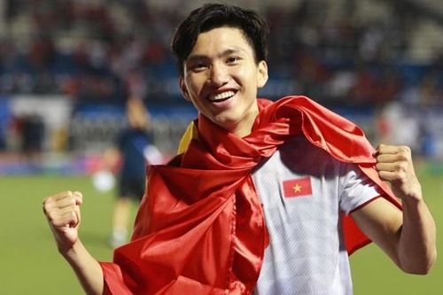 Đoàn Văn Hậu sang Hàn Quốc điều trị 2 tháng