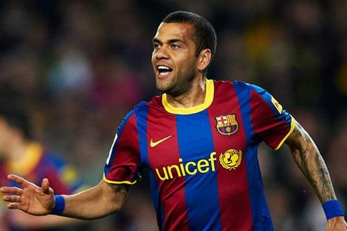 Dani Alves chính thức ký hợp đồng trở lại Barca