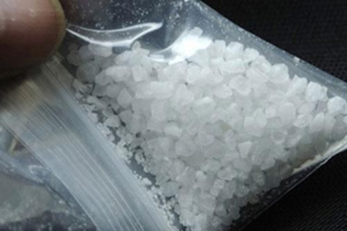 Phát hiện gần 5kg ma túy giấu trong sáp thơm, ngụy trang quà biếu để gửi ra nước ngoài