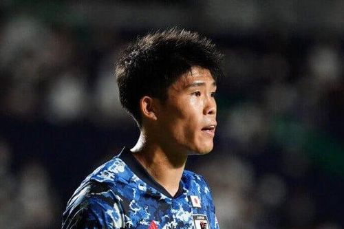 Takehiro Tomiyasu: Thành công nhờ sự chăm chỉ và cầu tiến