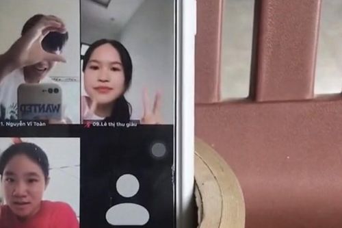 Đang trong giờ học online, đôi bạn bất ngờ 'thả thính' cực dễ thương khiến ai nhìn cũng phát hờn