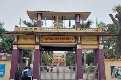 Tạm giữ nhân viên trường học để điều tra hành vi dâm ô nữ sinh lớp 9