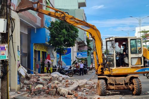 Người dân phường Hoa Lư hiến đất mở rộng vỉa hè