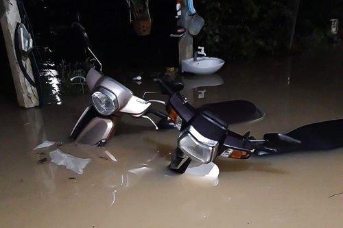Quảng Ngãi: Nước dâng trong đêm gây ngập hàng trăm nhà dân