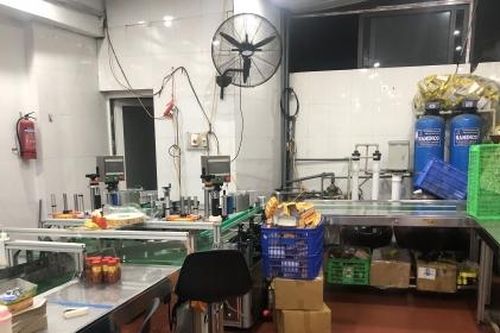 Phát hiện 2 cơ sở sản xuất sa tế Thuận Phát có dấu hiệu giả mạo