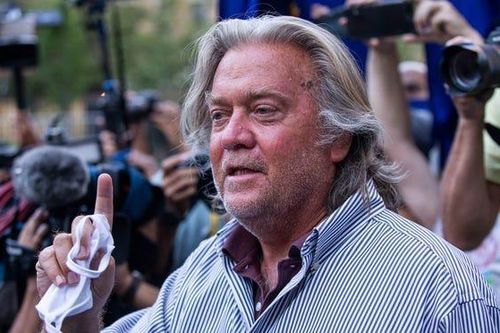 Vì sao cựu cố vấn của cựu Tổng thống Donald Trump bị khởi tố?
