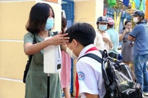 Nhiều địa phương cho học sinh đến trường trở lại