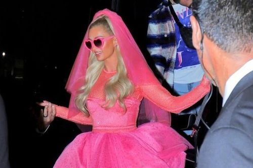 Paris Hilton tiệc tùng sau lễ cưới