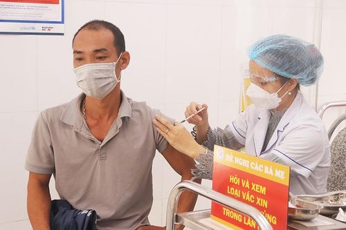 Hà Nội triển khai phương án rút ngắn khoảng cách 2 mũi vaccine AstraZeneca xuống tối thiểu 4 tuần
