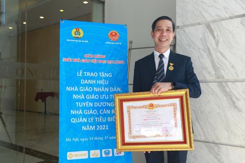 Nhà giáo ưu tú được đồng nghiệp tin yêu, học viên - sinh viên mến mộ