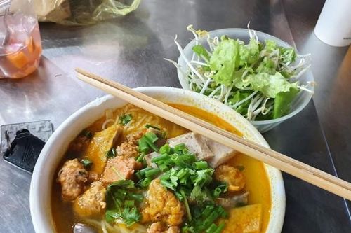 Chủ quán ăn vừa mở hàng sau dịch, lập tức bị 'sốc' vì 'bão giá'