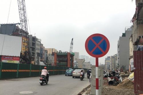 Hà Nội: Phương tiện di chuyển thế nào khi rào chắn đường Vành đai 2?