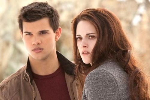 Tài tử phim 'Chạng vạng' Taylor Lautner đính hôn
