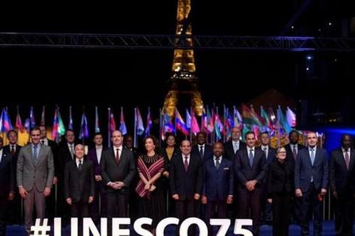 'Chúc mừng sinh nhật': Tháp Eiffel tôn vinh UNESCO