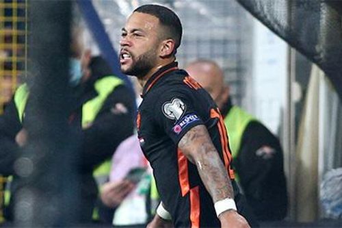 Depay xuất sắc hơn cả Van Persie và Van Nistelrooy