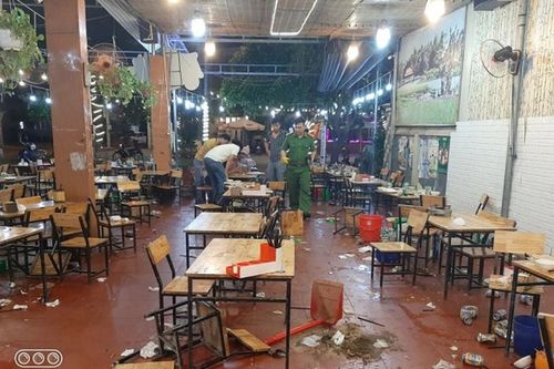 Gò Vấp: Nhóm khách 'choảng' nhau, đập chai bia như phim