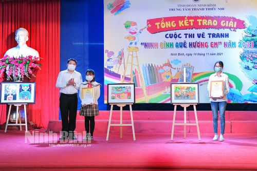 Trao giải cuộc thi vẽ tranh 'Ninh Bình quê hương em' năm 2021