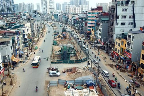 Rào chắn thi công tuyến đường Vành đai 2 từ Trường Chinh - Đại La - Minh Khai