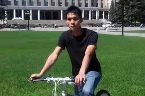Chàng trai Trung Quốc miệt mài đi thi suốt 13 năm để cố vào trường đại học nổi tiếng