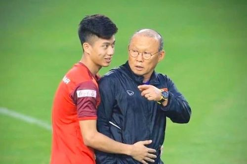 Thầy Park bảo vệ Phan Văn Đức trước những chê bai phong độ