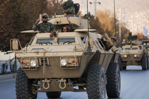Taliban dùng vũ khí Mỹ phục vụ việc duyệt binh tại thủ đô