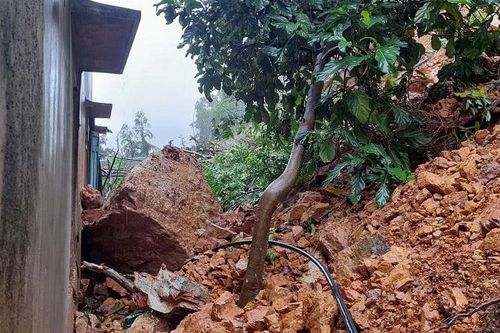 Mưa lớn kéo dài, sạt lở xảy ra ở nhiều địa phương của Bình Định